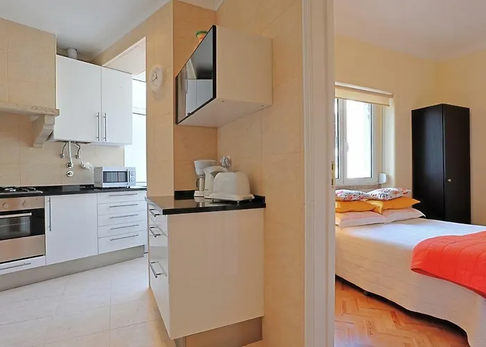 Almirante 77 아파트