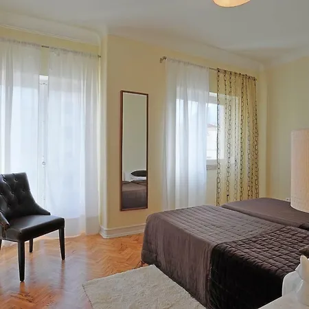 Apartment Almirante 77 *