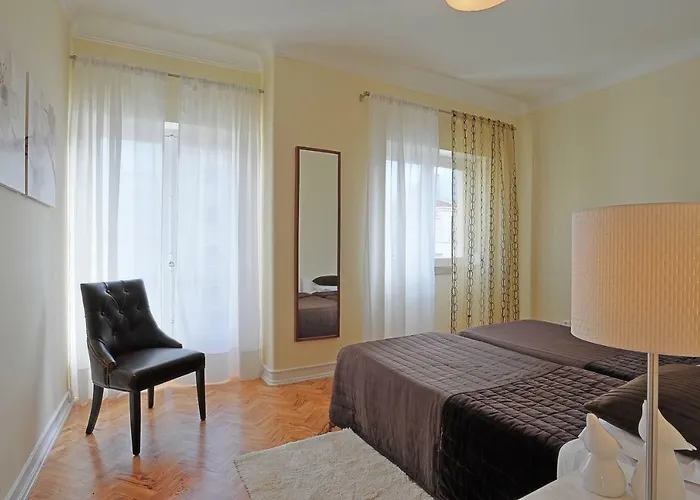 شقة Almirante 77 *